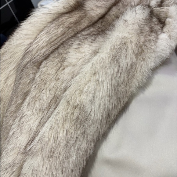 Blue Fox fur coat in good condition - Picture 9 of 15